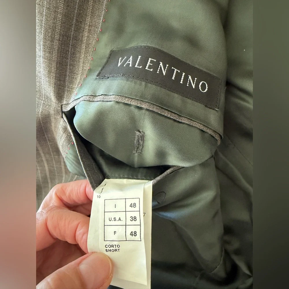 New VALENTINO Men’s Grey Stripe Fleece Wool Notch Lapel Suit, Sz 38